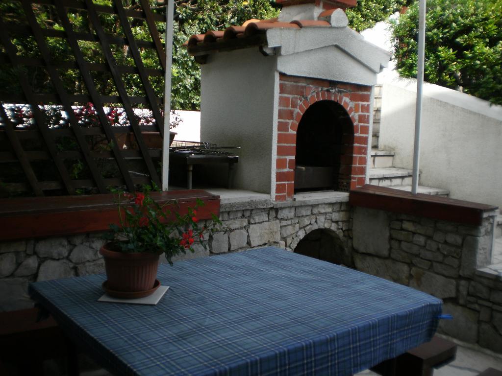 Apartments Pinezic Martinšćica Exteriör bild